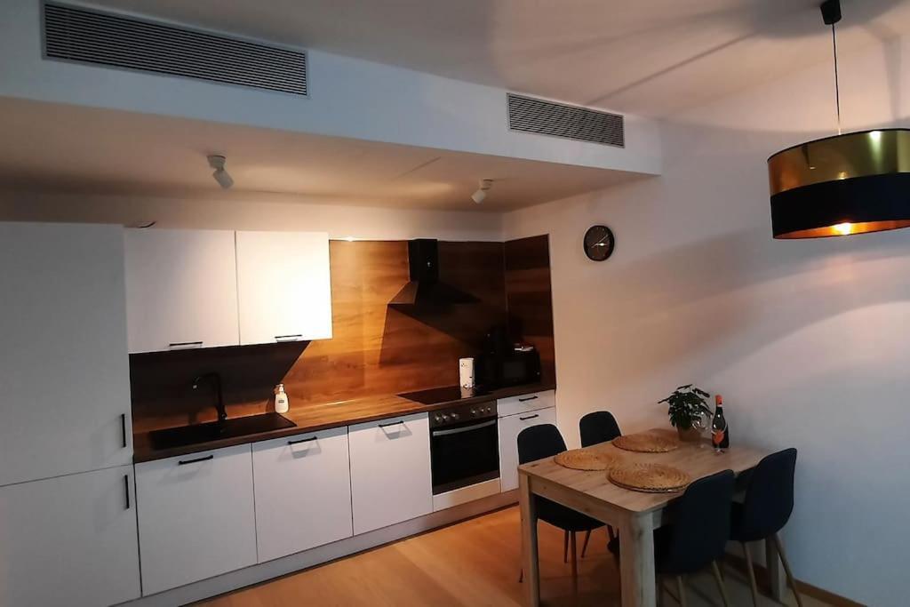 Sky-Park Flat&Parking Apartment บราติสลาวา ภายนอก รูปภาพ